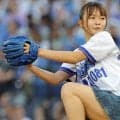 「かわいすぎかぁー」元アイドルの社長が“青スカート”で豪快始球式…「もっと見たいな！！」