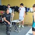 右足首を骨折した青学大の原晋監督が約１か月ぶりに現場復帰　「コーチ、主将、主務を中心にチームは順調です」