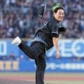 【ロッテ】ファンのピエール瀧が始球式「これからも応援させ続けさせていただきます」