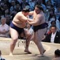 大の里４連勝　２日連続の電車道で王鵬圧倒　元若乃花「戦車ですよ」後半優勝争いに期待