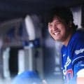 大谷が真っ先に称えた由伸の“メジャー初”　最後に添えた笑顔のハイタッチ…届けた貴重な1枚