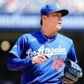 山本由伸が同僚と見せた“日本流”　完投直後…広がった歓喜の光景が「素敵な映像」