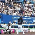 【ロッテ】今季限りで現役引退表明の角中勝也　打席でも大歓声　進塁打で追加点につなげる