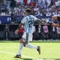 「なんて愚かな」「1枚もらった選手のプレーじゃない」25歳アルゼンチン代表MF、アフタータックルで2枚目イエロー→痛恨の退場処分に「我慢して欲しかった」