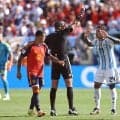 「馬鹿げたタックルだ」アルゼンチン代表MFの“愚行”に英レジェンドが苦言！W杯決勝で退場…「本当に愚か」「チームに多大な代償を」