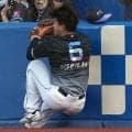 【ロッテ】西川史礁が負傷交代　打球を追いかけフェンスに激突　担架で運ばれる