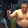 「めっちゃ腫れてる」横綱・大の里“撃破”も安青錦の足が…カメラが捉えた左足の腫れに心配の声相次ぐ