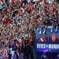 【Ｗ杯】優勝のスペイン代表　凱旋パレードで２００万人大熱狂　主将ロドリが絶叫「俺たちが世界王者だ！」