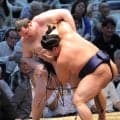 トップの獅司が２敗に後退...朝白龍に完敗　土俵際粘れず