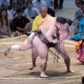 霧島が連敗回避８勝目「慌てずじっくり」終盤戦へ「これ以上は負けられない」」師匠の音羽山親方