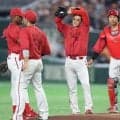 前日自力Ｖ消滅の広島が中盤までに大量９失点　新井監督は岡本が９失点目を奪われても続投選択　初回は名手・菊池がまさかの失策も絡んで３失点