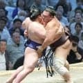 朝乃山が勝ち越し！賜杯争いトップに１差追走「前に出れば膝も大丈夫」元大関が存在感【大相撲】