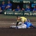 【阪神】１点もやれない11回に重盗許し大ピンチ…離れた位置からカバーに走った佐藤輝明が落球
