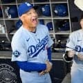 大谷翔平が何か言った？ロバーツ監督がお腹抱えて大爆笑　ヤンキース戦前のワンシーン　信頼関係にじむ一枚にファン反響