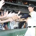 巨人・山崎　初回から打線が猛爆援護！６回途中２失点で今季初勝利　４カード連続勝ち越しで貯金１０　阪神と首位ピタリ