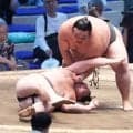 時不動が丹治破り勝ち越し　十両昇進へ「手が掛かったとは思います」笑顔のガッツポーズも