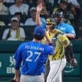 【阪神】大山悠輔、死球にも大人の対応　藤浪のすっぽ抜けカーブが尻付近に直撃