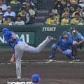 阪神・森下翔太　ＤｅＮＡ・藤浪の投球に踏み込まず　１、２打席目に抜け球相次ぐ　投球前に左足を引いて見送る場面も