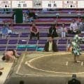 発生確率0.05%の“珍手”に館内ざわめき 「決まり手は何？」「珍しい勝ち方」滅多にない光景にファンも注目