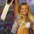 美人プロレスラーは「えげつない」　“豪快フォーム”に釘付け…MLB公式も注目「世界王者」