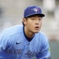 岡本和真　スタメン落ちでまさかの光景ｗベンチにテープで固定される　ファン爆笑「ここ最近で一番最高のイタズラだ」