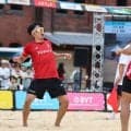 ビーチバレーで「バイキング・ロウ」さく裂。水町泰杜/黒澤孝太組がジャパンツアー出場3大会連続優勝でぶつけたチャレンジングな姿勢