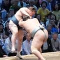 安青錦が連敗中の琴勝峰に敗れ２敗、いなし技にくるり後ろ向き「苦手なタイプ」と舞の海氏