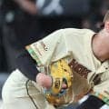 前半戦だけでリーグトップの10勝をマーク、日本ハム34歳“勝負左腕”の圧巻パフォーマンスが話題「ラスボスみたいな存在」「タイトル獲ってほしいな」