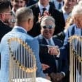 佐々木朗希は“特等席”、トランプ大統領と初対面　グレースーツで現地中継でも存在感