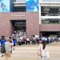 神奈川大会　横浜ＶＳ慶応に人、人、人　通路までびっしり！注目の一戦に早朝から多くのファン集結