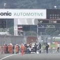 大荒れ日本最速レース、中断中に異例の光景 「メートル単位でお金が…」レース中継では“滅多に見ない一コマ”話題に