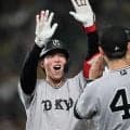 巨人・ドラ５小浜　プロ１号が決勝２ラン「何とか決めたいと思って」首位攻防戦先勝、首位タイ浮上