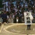 「おいおいおい！」豊昇龍、休場アナウンスに館内騒然も…心無いヤジに「さすがにヒドイ」「無理しすぎた」「とりあえず怪我治して」困惑と励ましの声