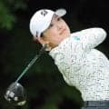 【女子ゴルフ】１９歳加藤麗奈が単独首位守り後半へ　皆吉愛寿香が１差追走　初優勝かけ伸ばし合い
