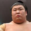 熱海富士が安青錦に勝ち優勝決定戦へ　本割で押し出しで完勝