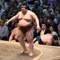 白熱１年半ぶり優勝決定ともえ戦へ　熱海富士が勝って安青錦に12勝で並ぶ　霧島も勝ち３敗３人