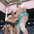 大関霧島は優勝決定ともえ戦で敗退　綱とりは来場所へ　本割では琴桜との大関対決に勝利し１２勝３敗