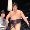 大関霧島は優勝決定ともえ戦で敗退　悔しそうな表情でＶＴＲ見つめる　綱とりは来場所へ　本割では琴桜との大関対決に勝利し１２勝３敗