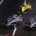 【フォーミュラE】デ・フリースが逃げ切りV、クラッシュでコース幅完全封鎖のアクシデントも