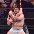 ウルフアロン　人生初の屈辱　公式戦で絞め落とされる　ナイトメアホールドで失神、会場も騒然