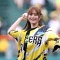 「まさかの」「見たことない優しい顔（笑）」甲子園降臨の山本彩、試合後衝撃人物との２Ｓ投稿で騒然　試合ではみせぬ満面笑みに「すごい」「何で」