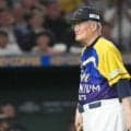 86歳・張本勲氏、代打登場に場内歓声　元気な姿で変わらぬフォーム…vs上原は1球で“申告敬遠”