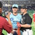 変顔してるやんｗ　ＤｅＮＡ・牧が阪神・中野と肩組みポーズ　リーグを代表するセカンドのレア２ショ　スマホでの撮影でもおどけて大はしゃぎｗ
