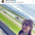 競馬場にスタイル抜群の美女が降臨！馬券の腕も「天才」「お見事」と話題の神部美咲