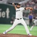 ３８歳の球宴初出場！阪神・ドリス、アップルウォッチ内臓ド派手グラブで登板　日本ハム・万波に適時打浴びて１失点