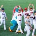 広島・遠藤＆岡本は第２戦でマウンドへ　岡本は初回に一塁ベースコーチ務め佐藤輝の特大弾を“特等席”で見届け