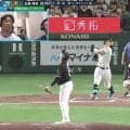 何が起きた…！？ 阪神・佐藤輝明、目を疑う“衝撃の光景”「ドン引きだろ」「エグすぎん？」東京ドームの天井に直撃する“超特大飛球“→選手たちが見上げる