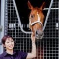 今村聖奈騎手が夏休み中のオークス馬を訪問 GI初制覇を「やってしまったな」と回顧
