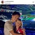 国際結婚した五輪金メダリスト　アツアツな２ショット！「大好きな選手を応援」フェンシング松山恭助の妻が「可愛い」と話題