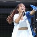 【日本ハム】MINMIがユニホーム＆白いミニスカートでヒット曲「シャナナ☆」を熱唱